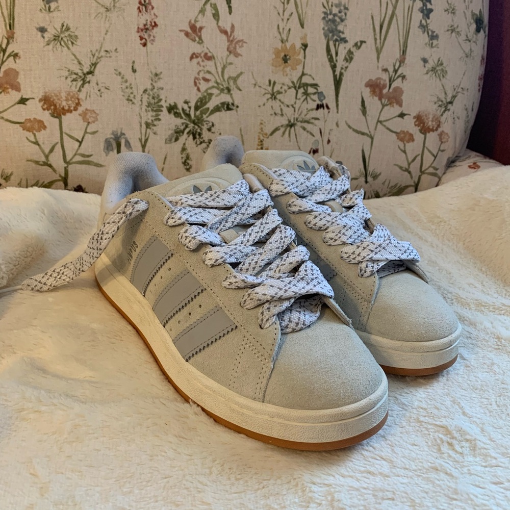 🌈 Stylish Adidas Campus 00s.
